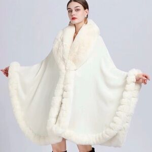 Elegant White Faux Fur Trim cardigan